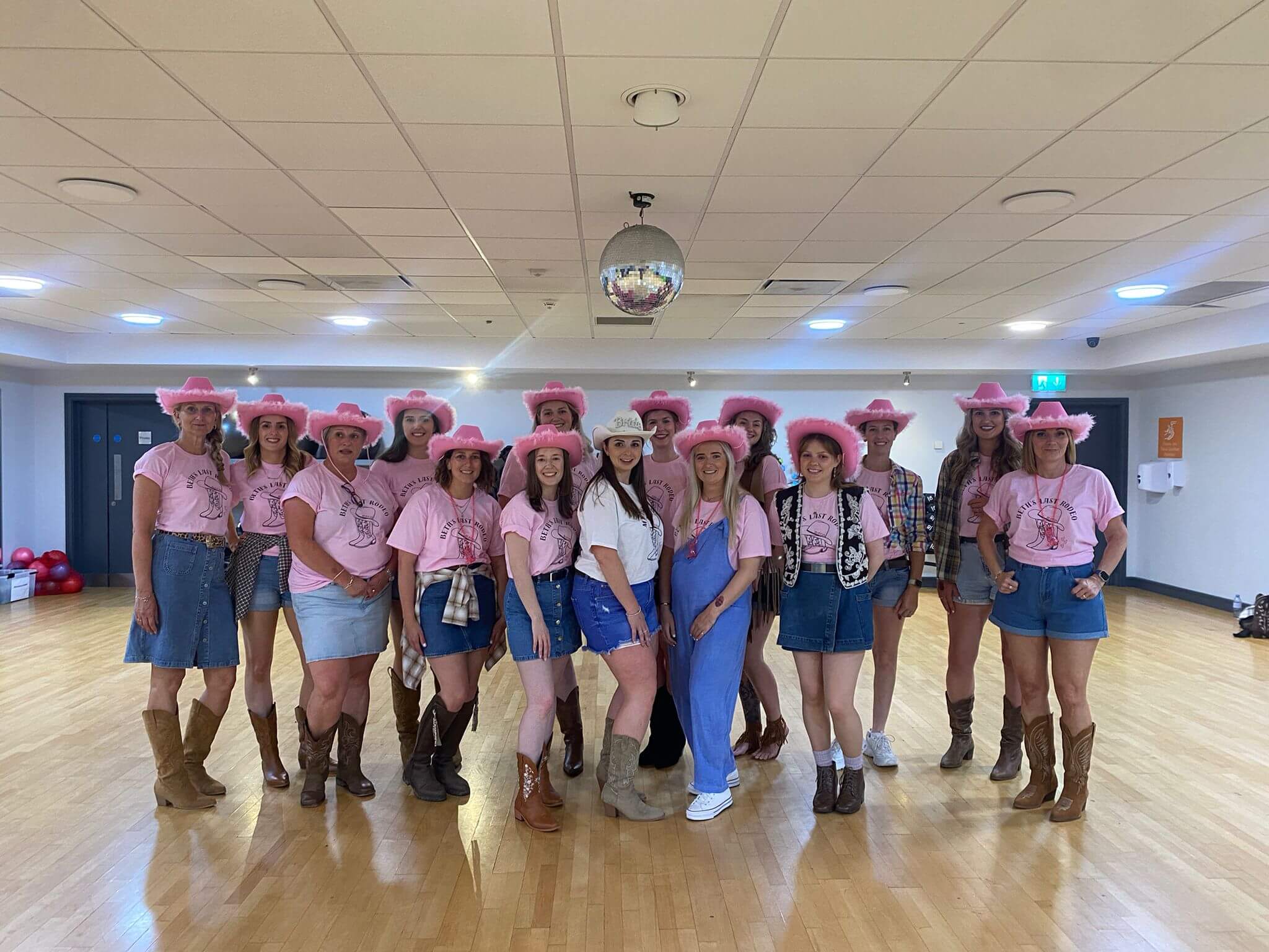 Line dancing classes Cambridge - university students and locals learning country line dance steps together